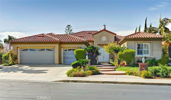 Attached, Exterior, Facade, Mediterranean