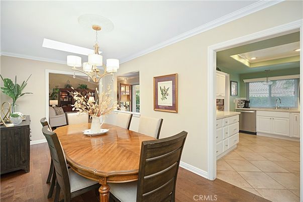 Chandelier, Dining room, Interior, Kitchen, Pendant Lights, Recessed Lighting, Wood Texture Flooring