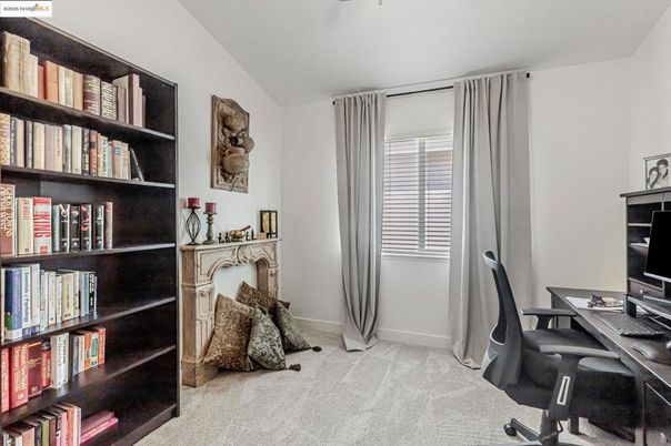Home Office, Interior