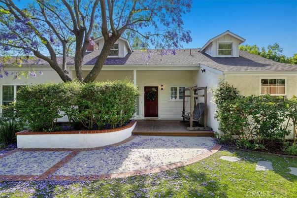 Exterior, Facade, Ranch