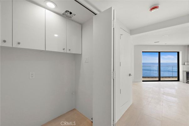 Fireplace, Interior, Recessed Lighting, Water
