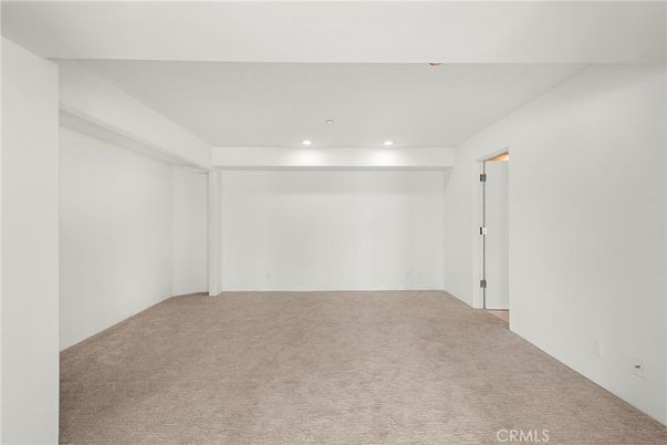 Empty room, Interior, Recessed Lighting