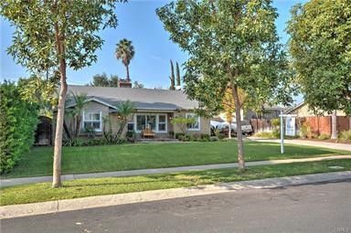 Backyard, Exterior, Facade, Ranch