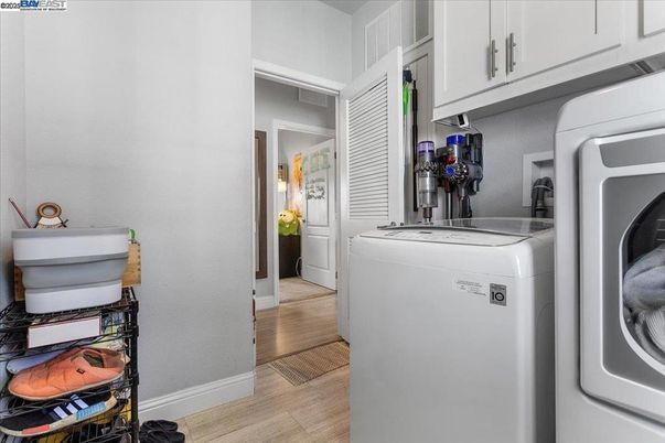 Interior, Washer, Wood Texture Flooring