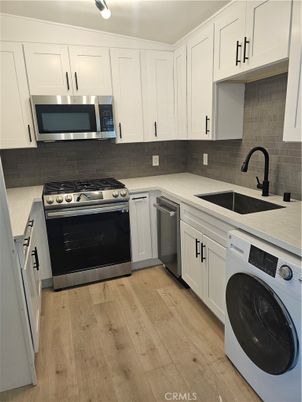 Interior, Kitchen, Washer, Wood Texture Flooring