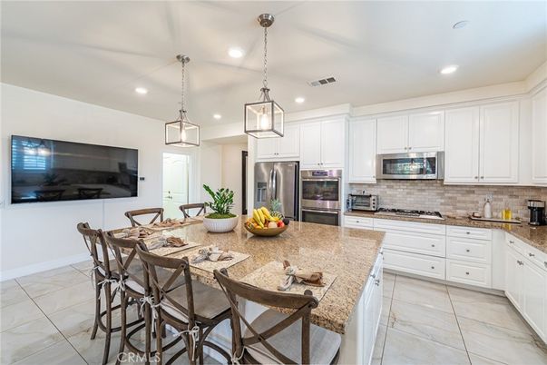 Dining room, Interior, Kitchen, Pendant Lights, Recessed Lighting, Stainless Steel Appliances
