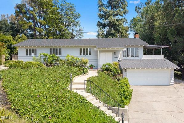 Attached, Exterior, Facade, Ranch