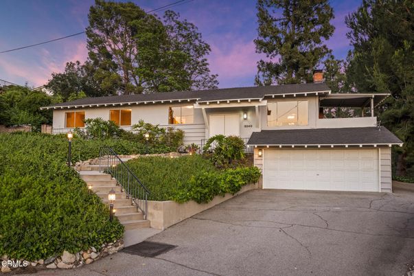 Attached, Exterior, Facade, Raised Ranch