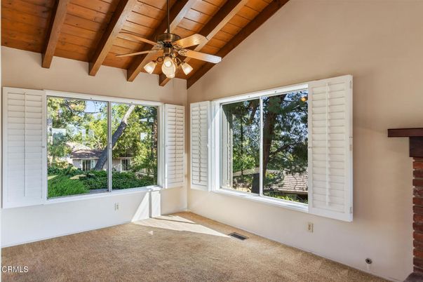 Empty room, Interior, Wooden Beams, Wooden Ceilings