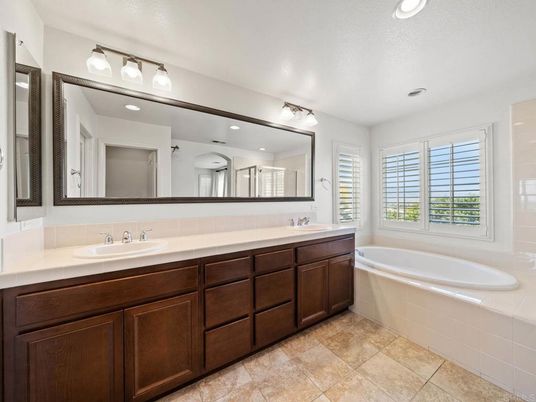 Bathroom, Dual Sink Vanities, Interior, Recessed Lighting