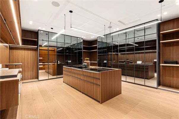 Interior, Kitchen, Pendant Lights, Recessed Lighting, Walk-in Closets, Wood Texture Flooring