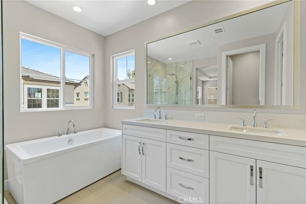Bathroom, Dual Sink Vanities, Interior, Recessed Lighting