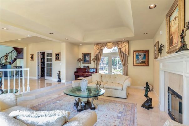 Fireplace, Interior, Living room, Piano, Recessed Lighting