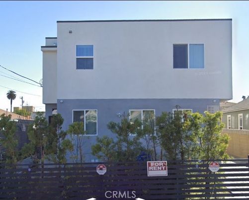 Exterior, Facade, Modern