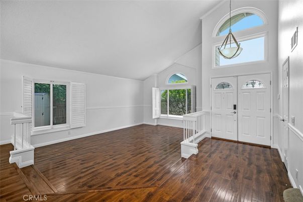 Interior, Pendant Lights, Wood Texture Flooring