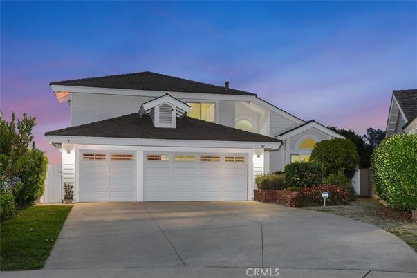 Attached, Exterior, Facade, Ranch