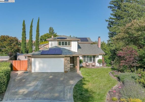 Attached, Exterior, Facade, Solar Panels, Mediterranean