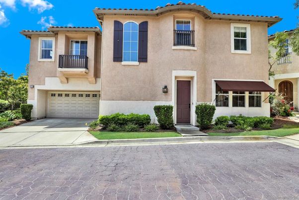 Attached, Exterior, Facade, Mediterranean