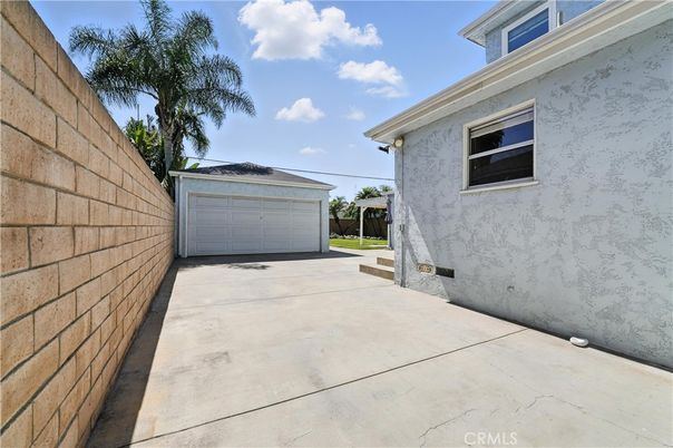 Detached Garage, Exterior