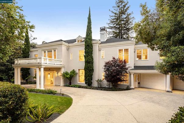 Attached, Exterior, Facade, Mediterranean