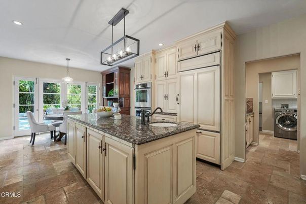 Dining room, Interior, Kitchen, Pendant Lights, Recessed Lighting, Washer