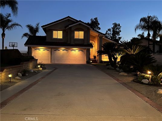 Attached, Exterior, Facade, American Craftsman