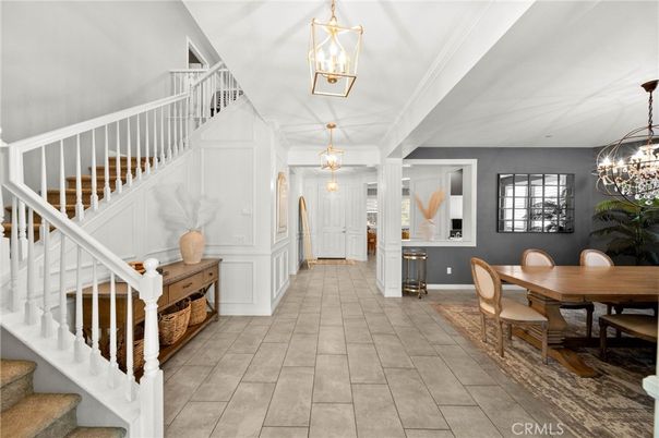 Chandelier, Dining room, Interior, Pendant Lights