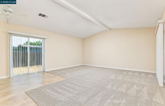 Empty room, Interior