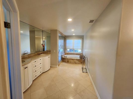 Bathroom, Dual Sink Vanities, Interior, Recessed Lighting