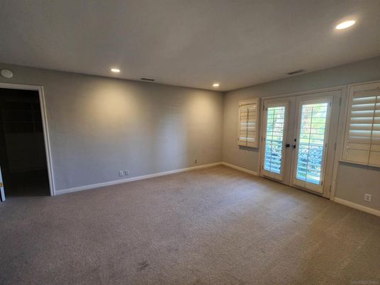 Empty room, Interior, Recessed Lighting