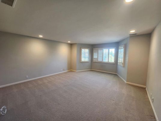 Empty room, Interior, Recessed Lighting