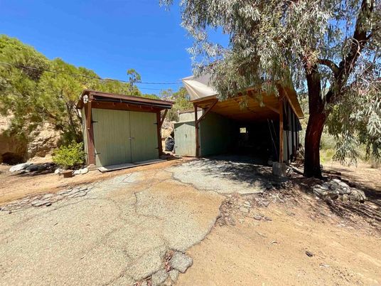Detached Garage, Exterior