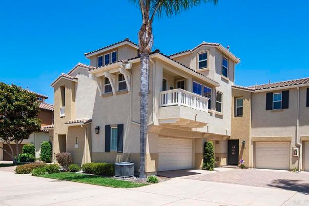 Attached, Exterior, Facade, Mediterranean