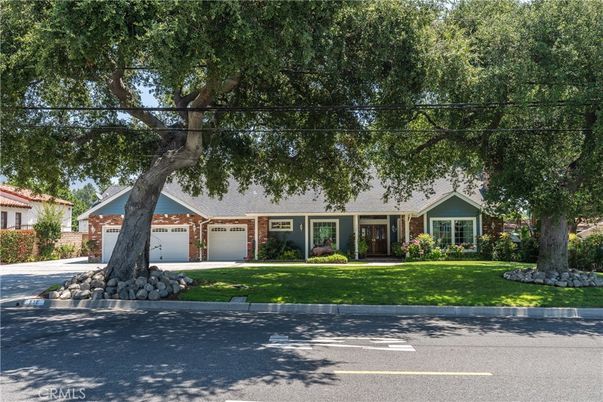 Attached, Exterior, Facade, Ranch