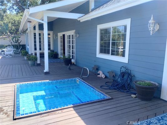 Exterior, Pool