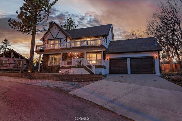 Attached, Exterior, Facade, Tudor Revival