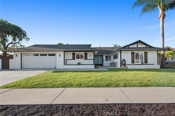 Attached, Exterior, Facade, Ranch