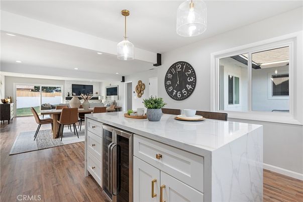 Dining room, Interior, Kitchen, Pendant Lights, Recessed Lighting, Wood Texture Flooring