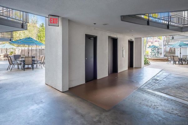 Elevator, Exterior