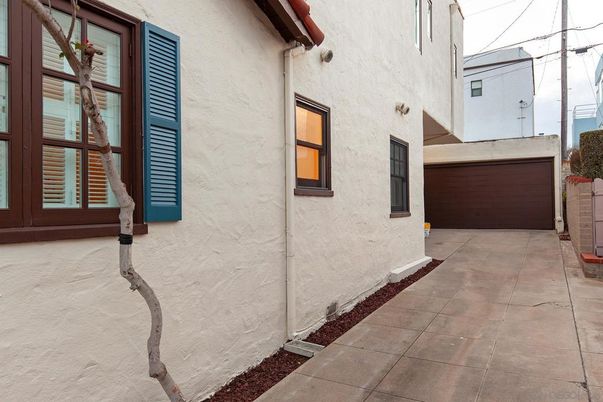 Detached Garage, Exterior