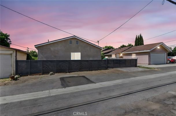 Detached Garage, Exterior