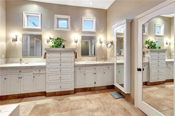 Bathroom, Dual Sink Vanities, Interior, Recessed Lighting