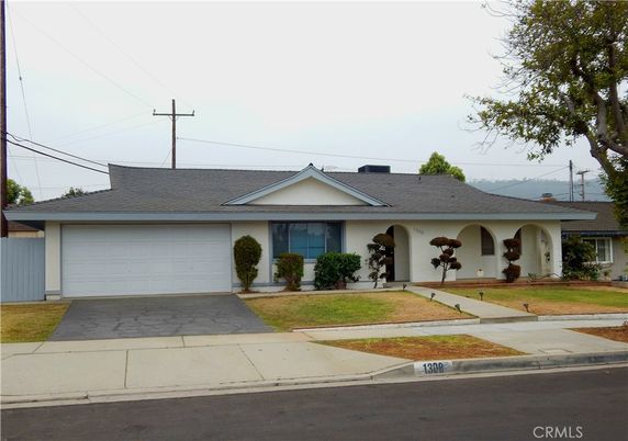 Attached, Exterior, Facade, Ranch