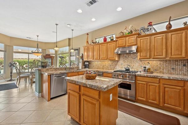 Dining room, Interior, Kitchen, Pendant Lights, Recessed Lighting, Stainless Steel Appliances