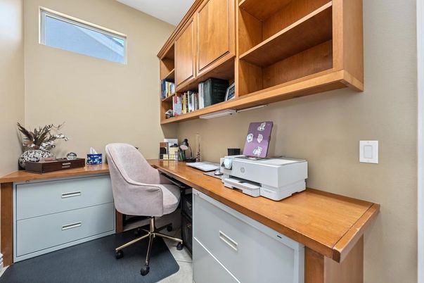 Home Office, Interior