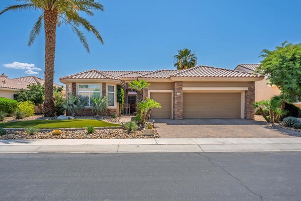 Attached, Exterior, Facade, Mediterranean