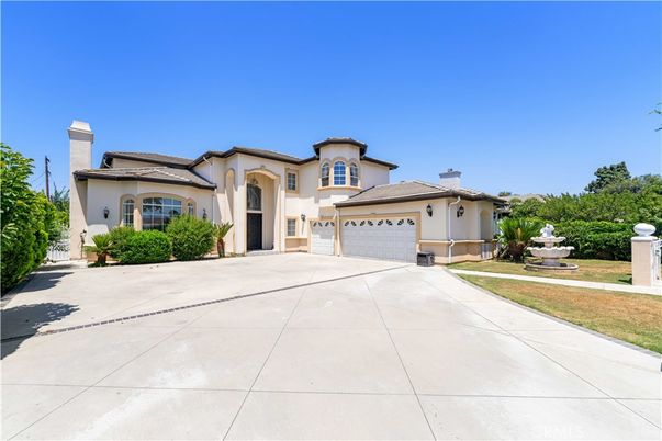 Attached, Exterior, Facade, Mediterranean