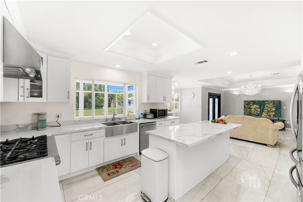 Chandelier, Interior, Kitchen, Living room, Recessed Lighting, Stainless Steel Appliances