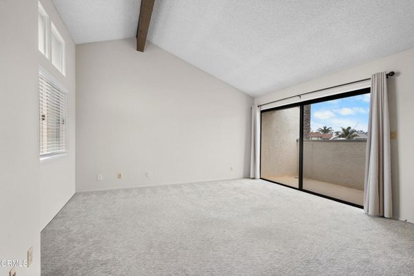 Empty room, Interior, Wooden Beams
