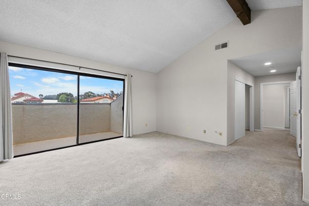 Empty room, Interior, Recessed Lighting, Wooden Beams